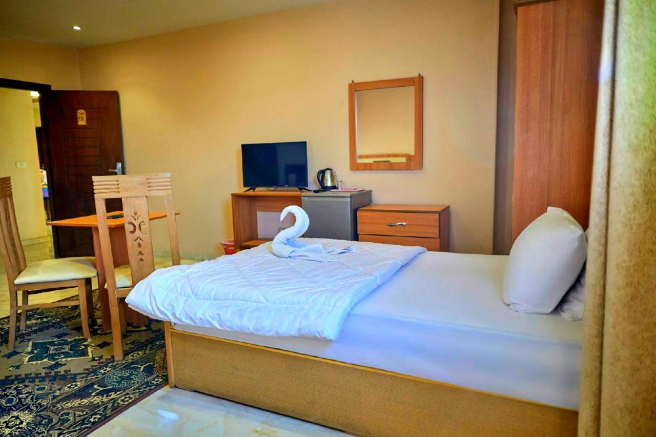 Grand Golden Pyramids View Hotel Kafret el-Gabal Buitenkant foto